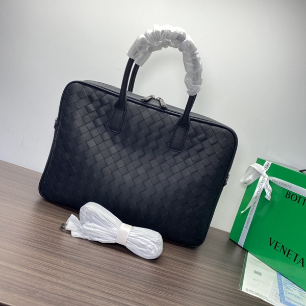 ボッテガヴェネタバッグ着用イメージ